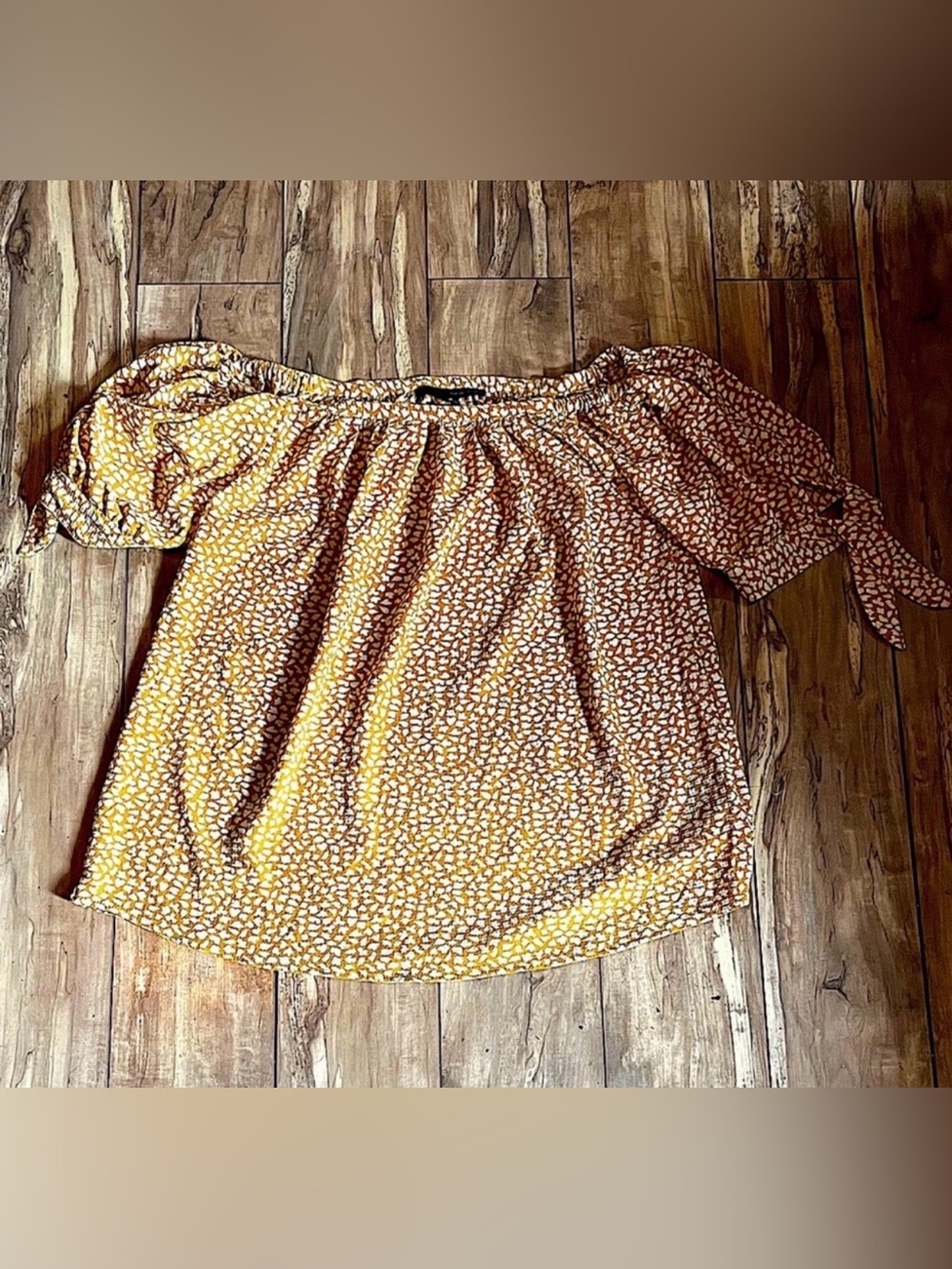 Harve Benard Yellow and White Floral Off-Shoulder Peasant Blouse in Size Medium
